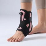 Sprunggelenkbandage mit Drehrad-Verschluss für gezielte Stabilität