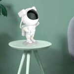 Sternenprojektor Astronaut 8 Farben drehbarer Helm Timer