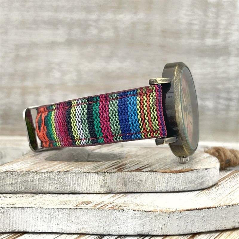 Uhr für Frauen mit Regenbogenmuster und geflochtenem PU-Lederarmband – Bild 4