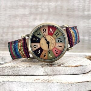 Uhr für Frauen mit Regenbogenmuster und geflochtenem PU-Lederarmband