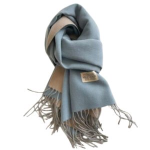 Hellblau und Hellbeige