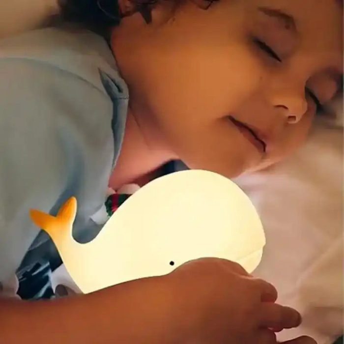 amie-rassurant-veilleuse-baleine-enfant