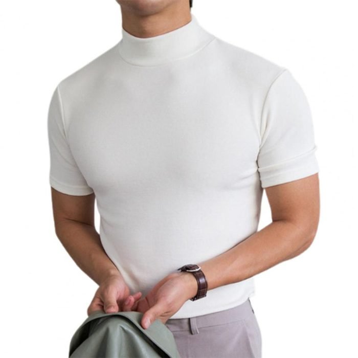 Weiße Herren-Turtleneck-Shirt, kurzärmelig, eng anliegend, modisch. Perfekt für stilvolle Outfits, Freizeitkleidung, elegantes Design.